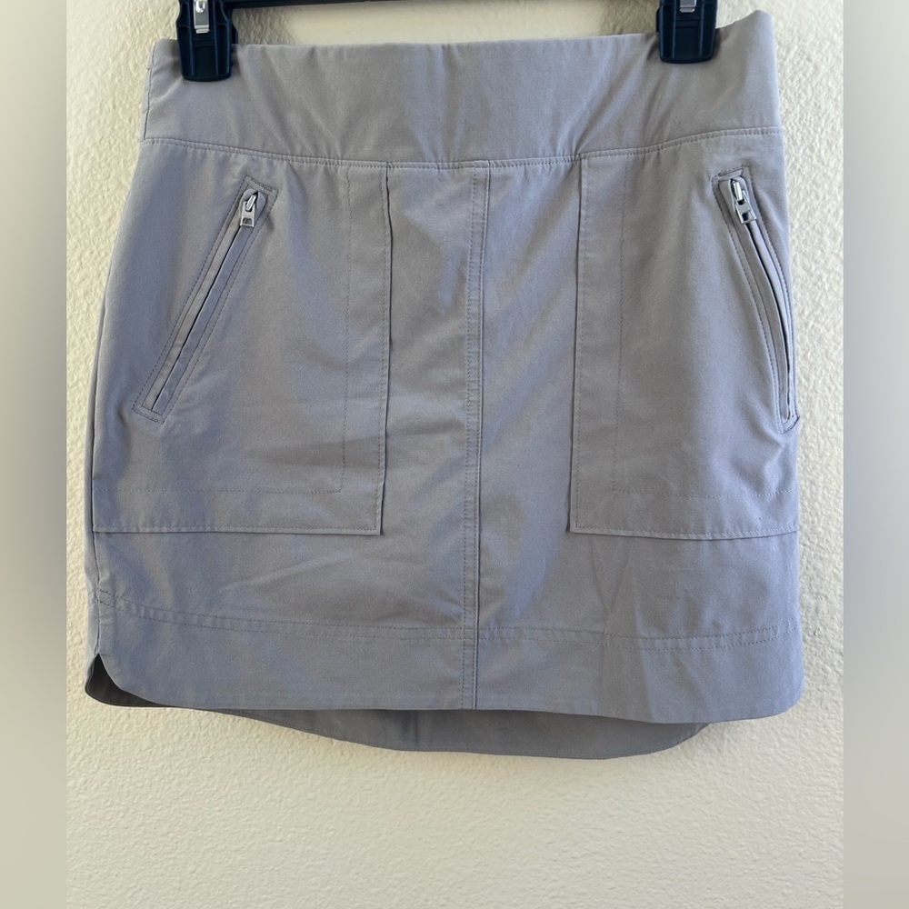 Athleta Gray Elastic Waist Skort with pockets